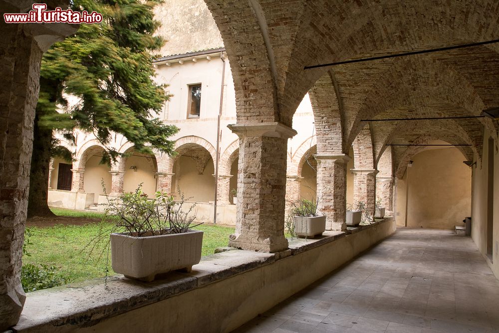 Immagine Il chiostro di San Francesco a Guardiagrele, borgo sulla Maiella in Abruzzo