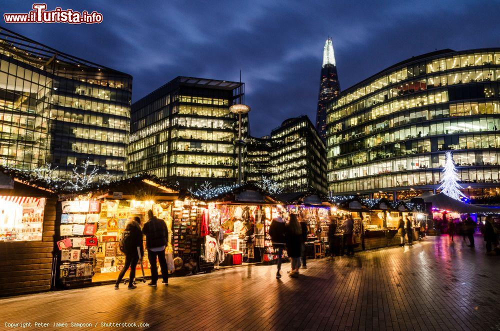 Immagine Il Christmas market a Southbank, il mercatino di Natale sulle rive del Tamigi a Londra - © Peter James Sampson / Shutterstock.com
