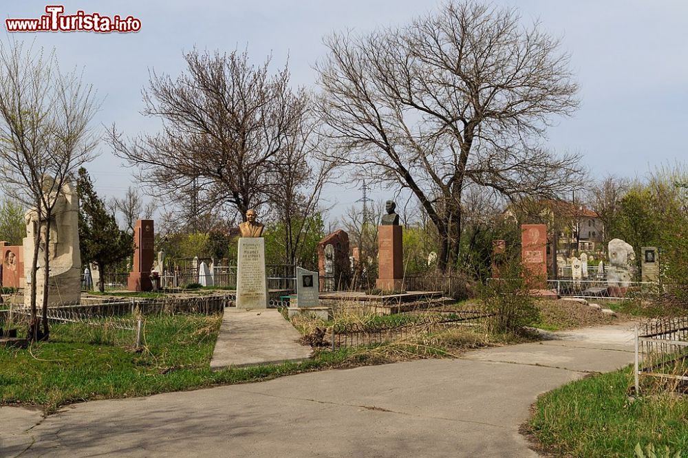 Immagine Il cimitero di Ala Archinskoe a Bishkek, Kirghizistan - © A.Savin, FAL, Wikipedia