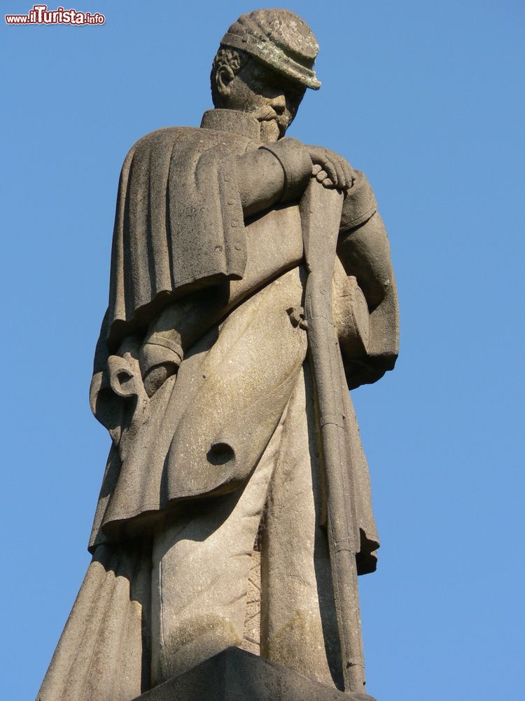 Immagine Il cimitero di Selma, statua dedicata al soldato della guerra civile americana (Alabama).