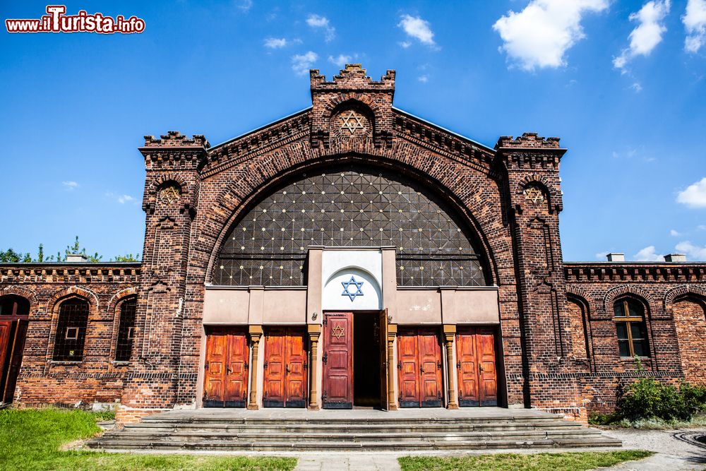 Immagine Il cimitero ebraico di Lodz, Polonia. Occupa un'area di circa 40 ettari a nord del centro città ed è il più grande luogo di sepoltura ebraico della Polonia.