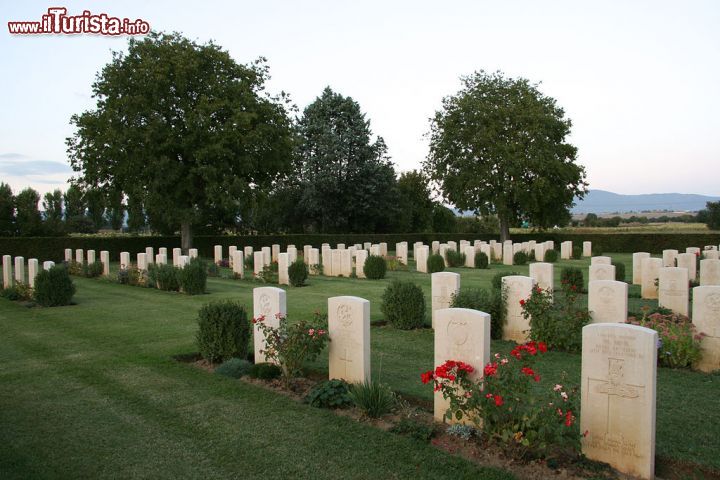 Immagine La visita al cimitero militare inglese di Foiano della Chiana in Toscana