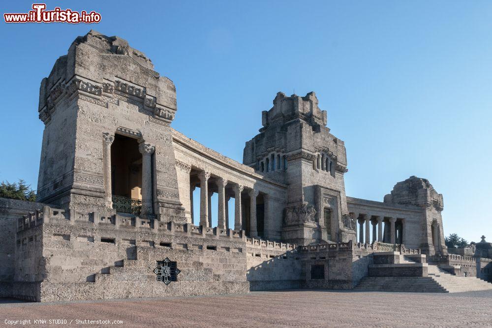 Immagine Il cimitero monumentale di Bergamo, chiuso durante l'emergenza Coronavirus, 2020 - © KYNA STUDIO / Shutterstock.com