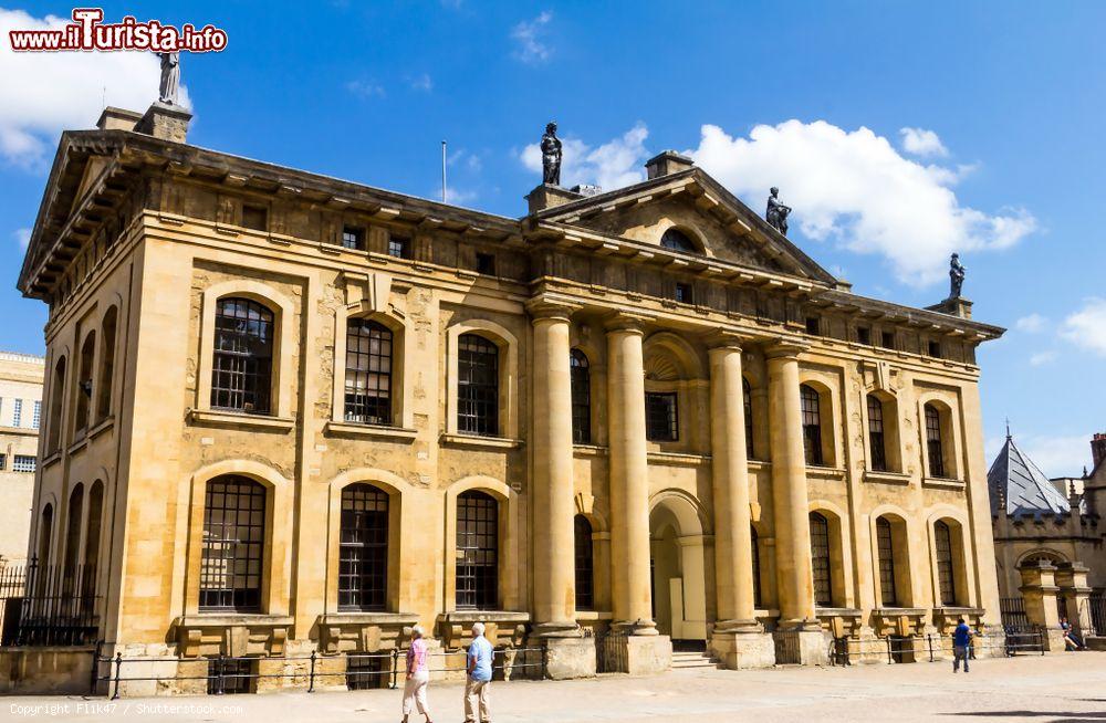 Immagine Il Clarendon Building a Oxford in una giornata estiva, Inghilterra. Situato in Broad Street, questo edificio in stile neoclassico risale agli inizi del XVIII° secolo - © Flik47 / Shutterstock.com