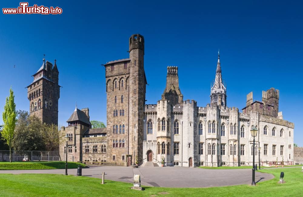 Immagine Il complesso del Castello di Cardiff  nel cuore della capitale del Galles