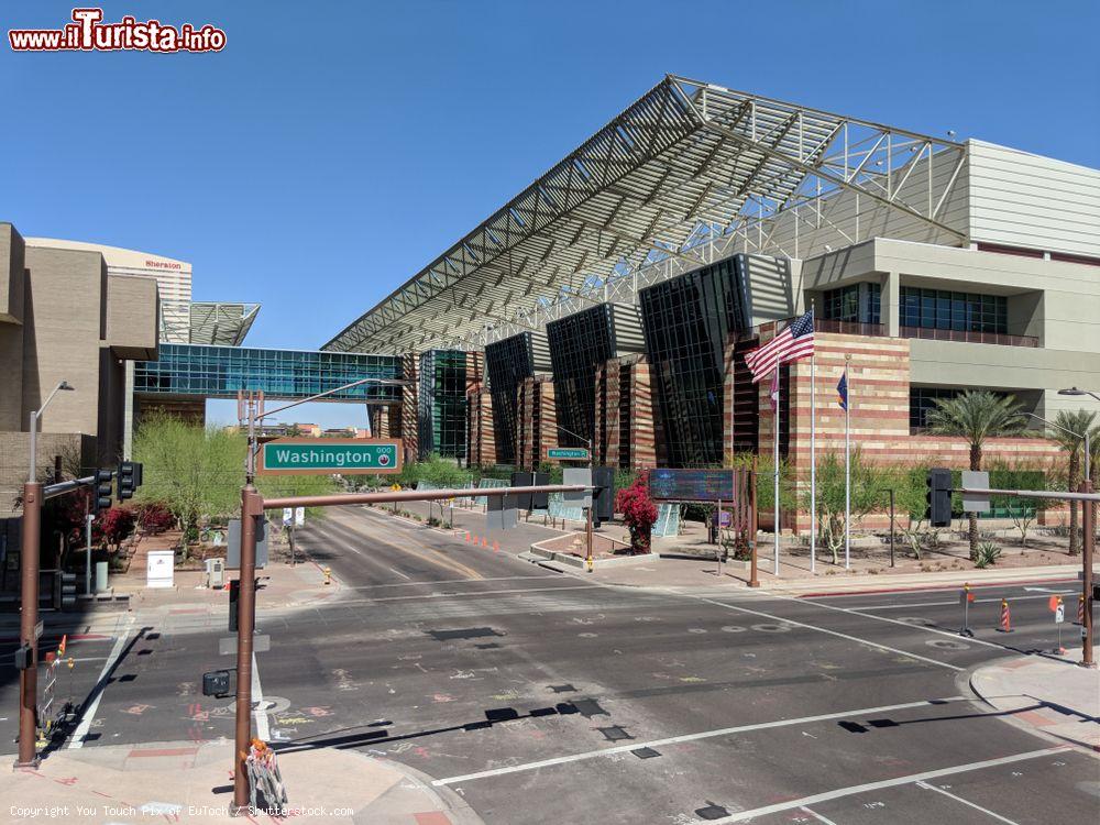 Immagine Il complesso del Phoenix Convention nel centro città, Arizona. Si trova nell'intersezione nord-est di Washington Road e della 3rd Street - © You Touch Pix of EuToch / Shutterstock.com