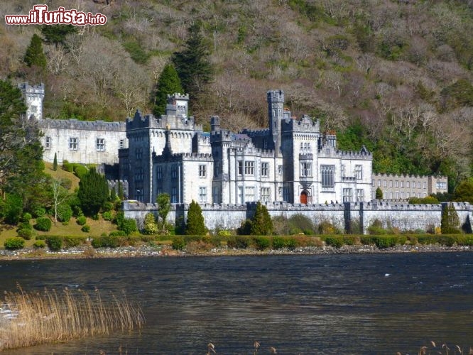 Immagine Il complesso di Kylemore Abbey si trova tra Westport e Galway, nell'omonima contea dell'Irlanda occidentale.