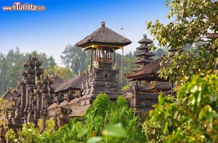 Immagine Il complesso di Templi a Besakih Bali in Indonesia - © KKulikov / Shutterstock.com