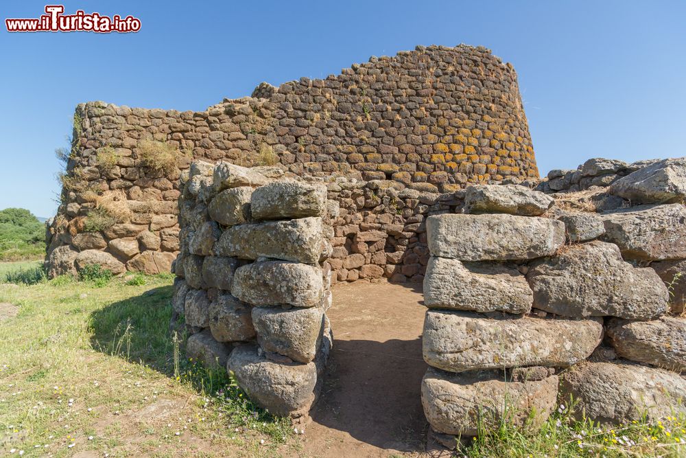 Immagine Il complesso di Nuraghe Losa ad Abbasanta in Sardegna