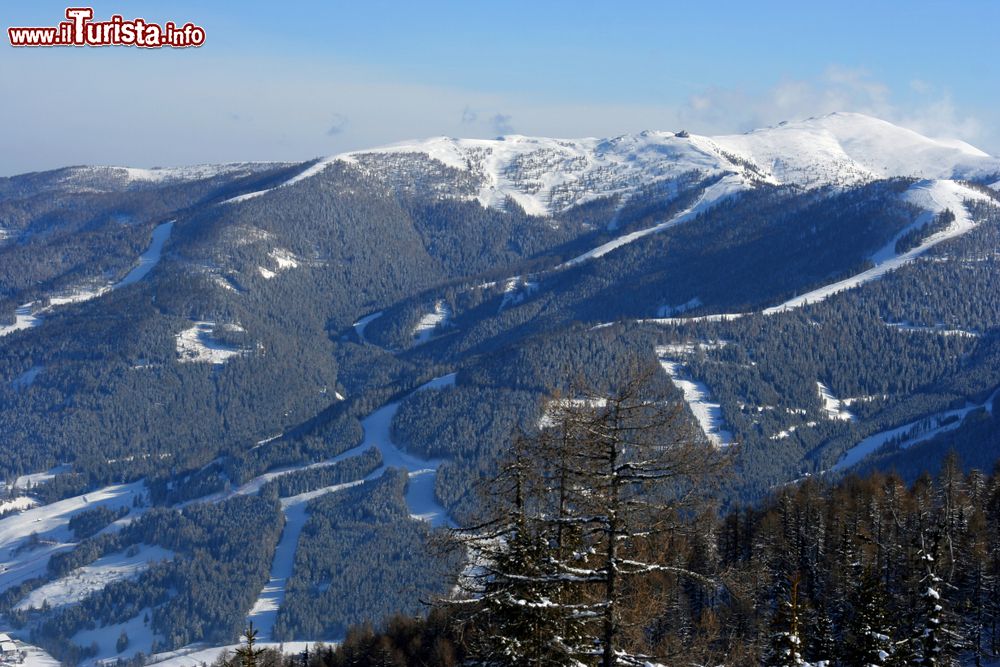 Immagine Il comprensorio sciistico di St. Oswald - Bad Kleinkircheim visto dall'alto, Austria.