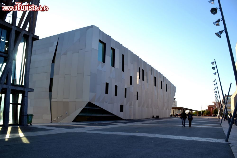 Immagine Il Conservatorio Darius Milhaud di Aix-en-Provence (Frrancia) è stato progettato dall'architetto Kengo Kuma.