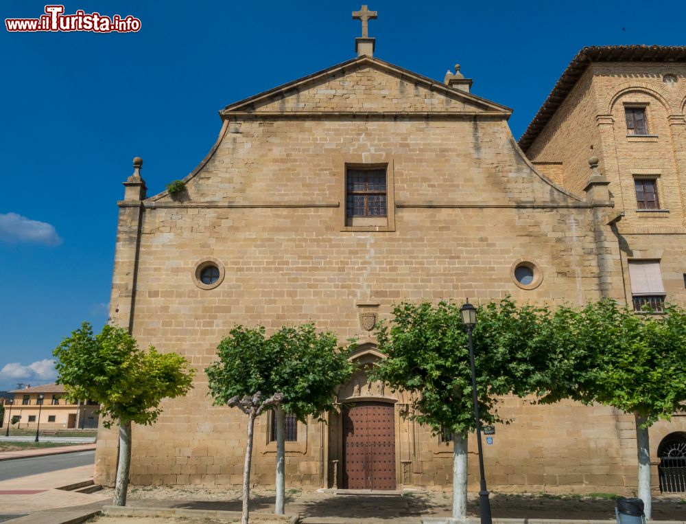 Immagine Il convento di San Francesco a Olite, Spagna, in una giornata di sole. Di epoca medievale, è stato poi modificato nel corso del XVIII° secolo.