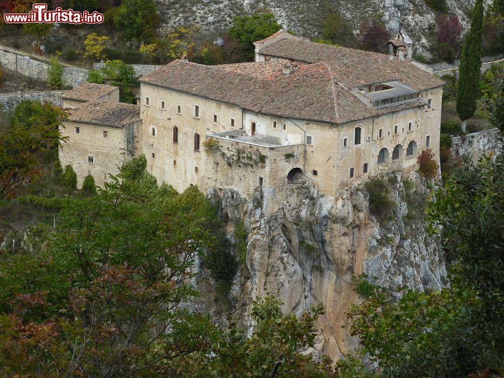 Immagine Il Convento di Sant'Angelo ad Ocre in Abruzzo - © Pietro - CC BY-SA 4.0, Wikipedia