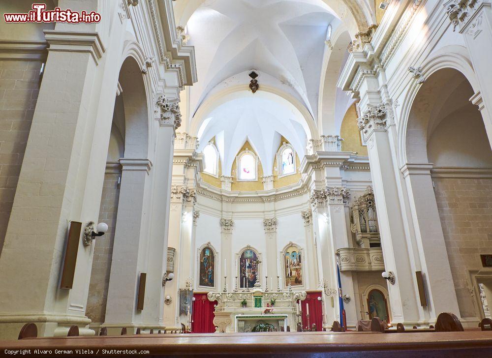 Immagine Il coro della Chiesa di Santa Maria delle Grazie a Galatina, Puglia. L'interno, a tre navate, ospita lateralmente sei altari di epoca settecentesca - © Alvaro German Vilela / Shutterstock.com
