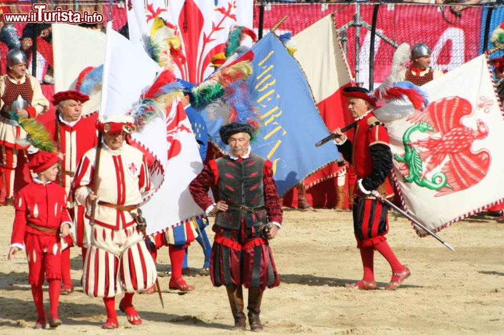 Immagine Il corteo del Calcio Storico Fiorentino, Toscana - © Lorenzo Noccioli - Calcio Storico, CC BY-SA 3.0, Wikipedia