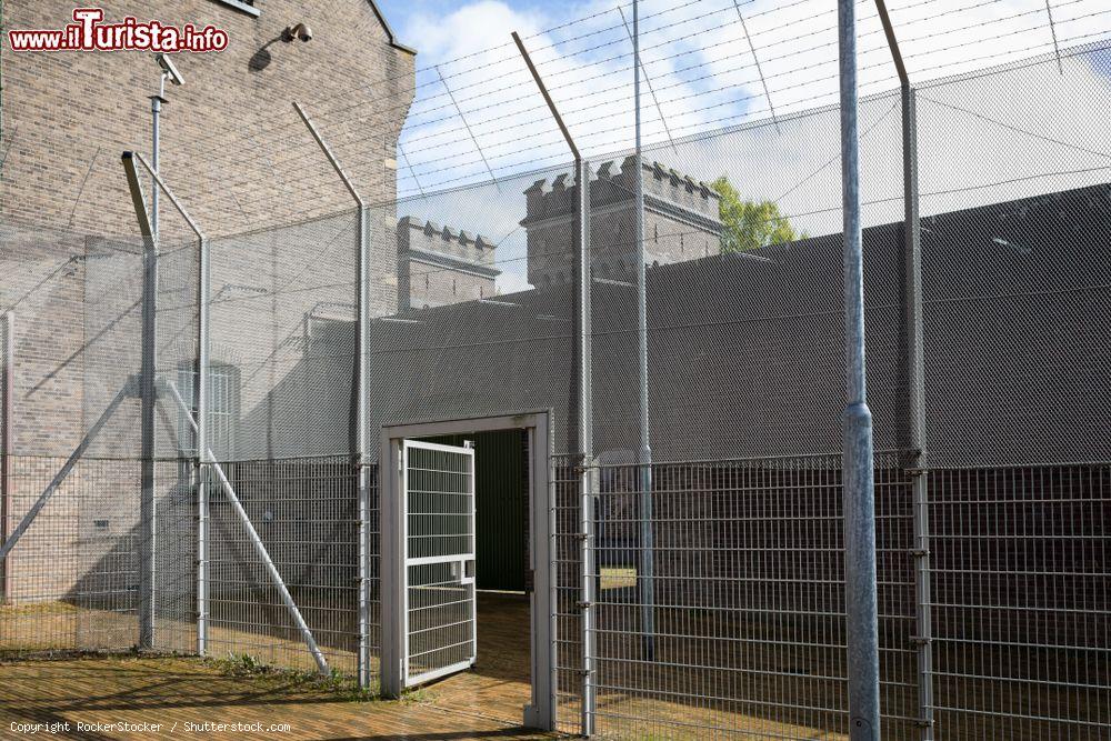 Immagine Il cortile di una prigione del XIX° secolo a Arnhem, Olanda. Costruita nel 1886 e utilizzata sino al 2015, è oggi un monumento nazionale - © RockerStocker / Shutterstock.com