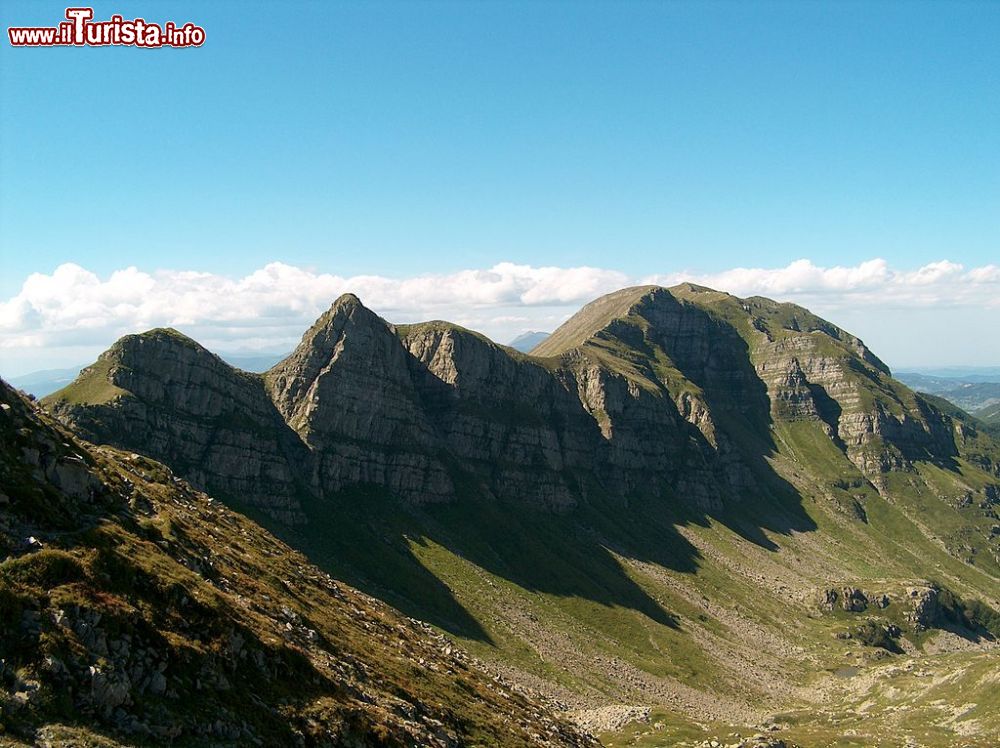 Immagine Il Crinale del Monte Giovo visto dal monte Rondinaio, siamo nell'Appennino modenese, non lontano da Sant'Annapelago - © Innocenti.rob, Wikipedia