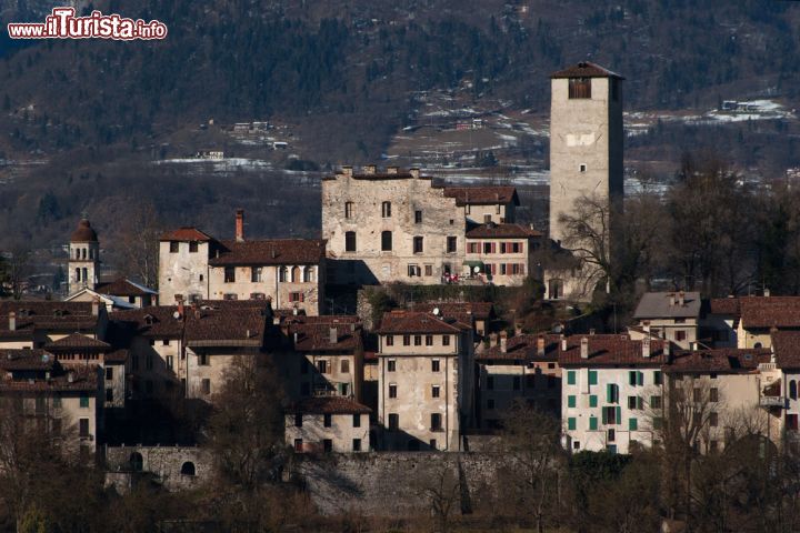 Immagine Il cuore del borgo di Feltre in Veneto: la città possiede una cinta muraria contre porte dìaccesso