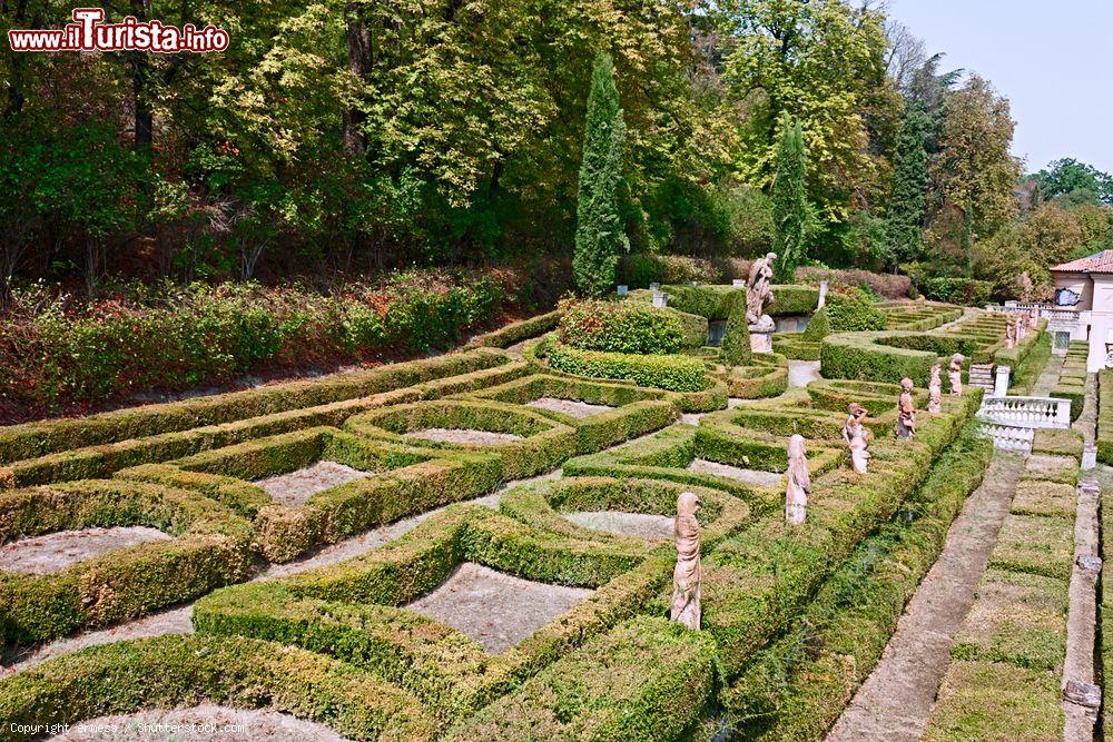 Immagine Il curatissimo giardino del parco di Villa Spada a Bologna - © ermess / Shutterstock.com