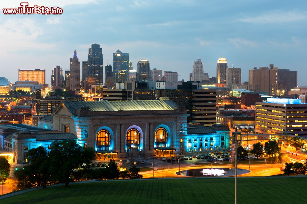 Immagine Il downtown di Kansas City al tramonto, Missouri.