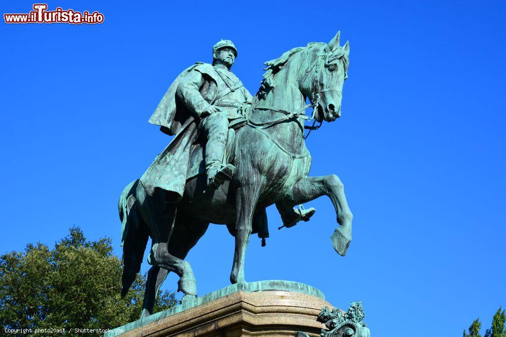 Immagine Il duca di Sassonia-Coburgo-Gotha Ernesto II° a Coburgo, Germania: la statua equestre in bronzo all'Hofgarten - © photo20ast / Shutterstock.com