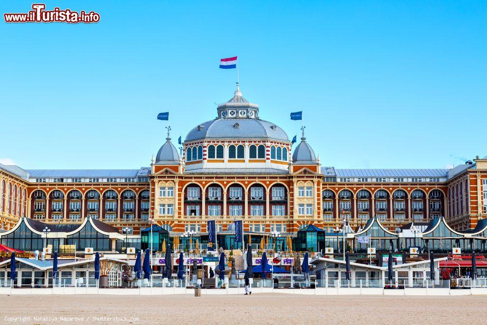 Immagine Il famoso Grand Hotel Amrath Kurhaus sulla spiaggia di Scheveningen in Olanda - © Nataliya Nazarova / Shutterstock.com