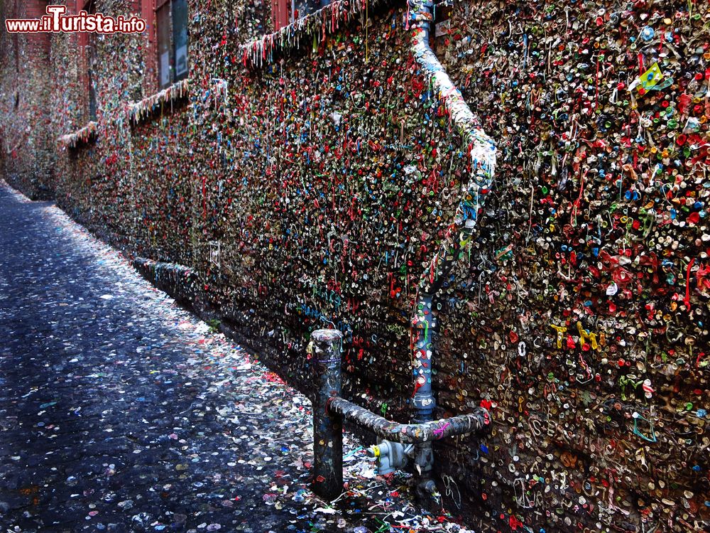 Immagine Il famoso muro con gomme da masticare del Pike Place Market a Seattle, Washington.