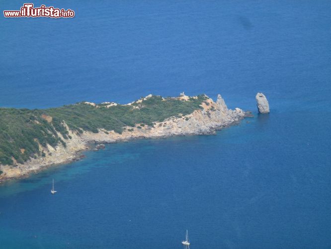 Immagine Il faraglione di Giglio Campese visto da Giglio Castello