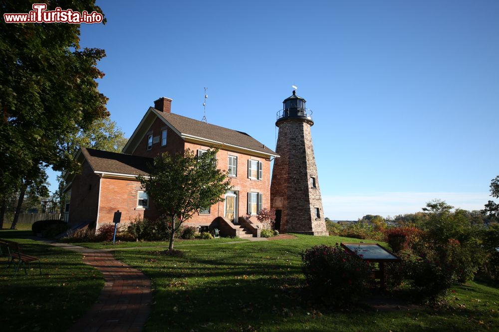 Immagine Il faro Charlotte Genesee a Rochester, New York (USA). In funzione dal 1822, questo faro si trova al 70 di Lighthouse Street ed è alto 12 metri.