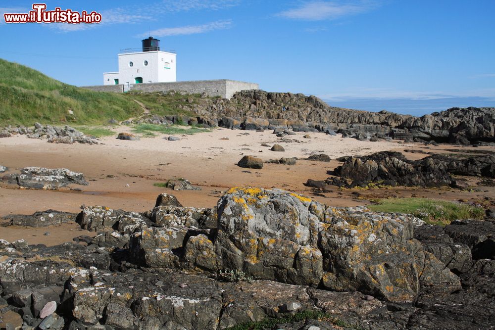 Immagine Il Faro di Bamburgh si trova sulla costa nord orientale dell'Inghilterra