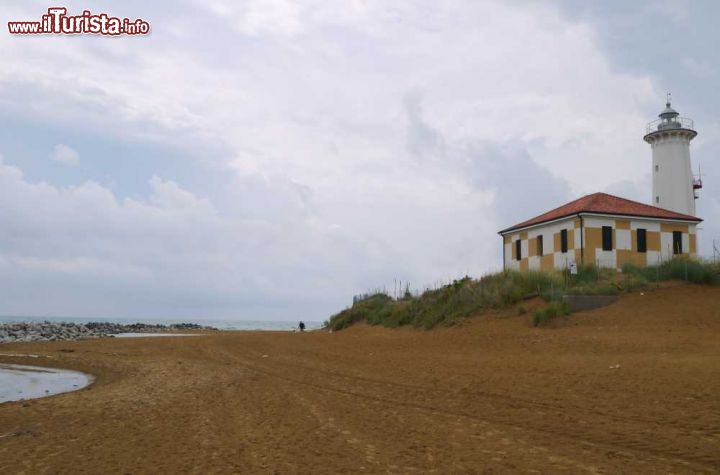 Immagine Il faro di Bibione, alto 22 metri, è visibile da 25 km di distanza