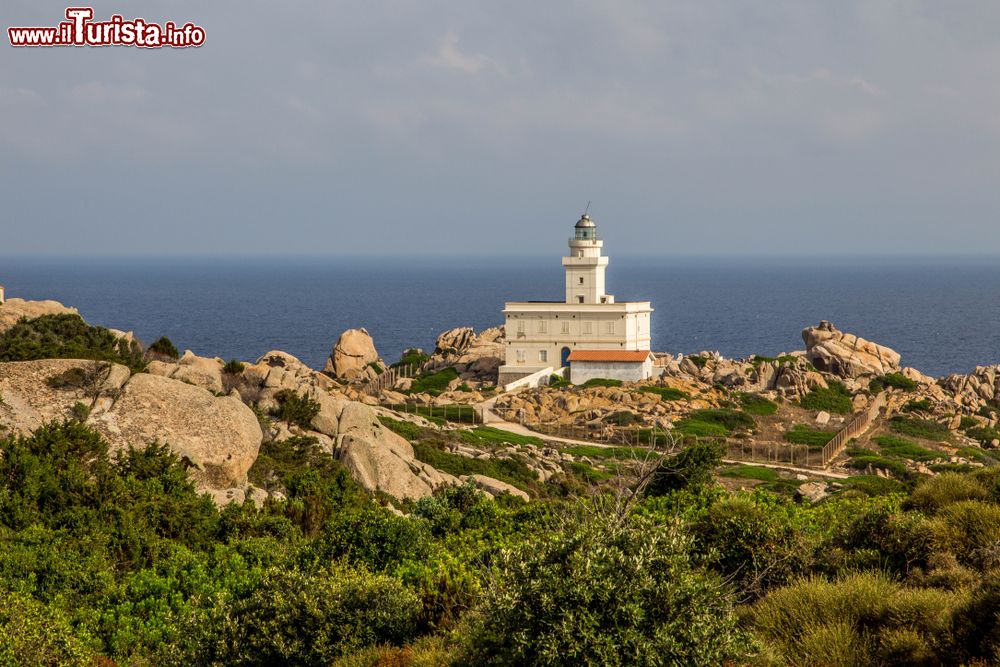 Immagine Il Faro di Capo Testa vicino a Santa Teresa di Gallura, la punta nord della Sardegna