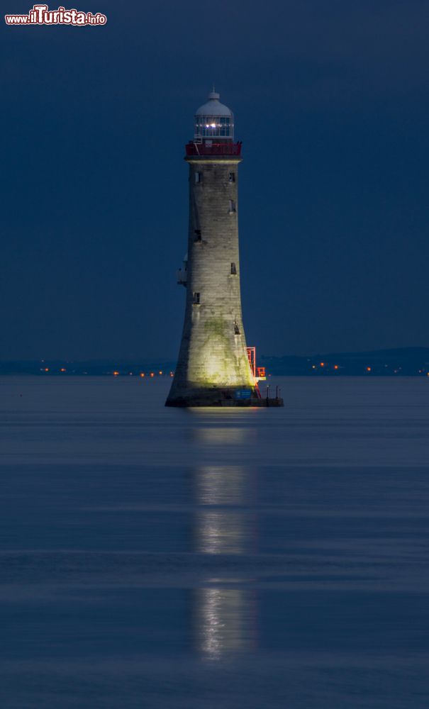 Immagine Il faro di Haulbowline, ancora attivo, si trova all'ingresso del Carlingford Lough, in Irlanda