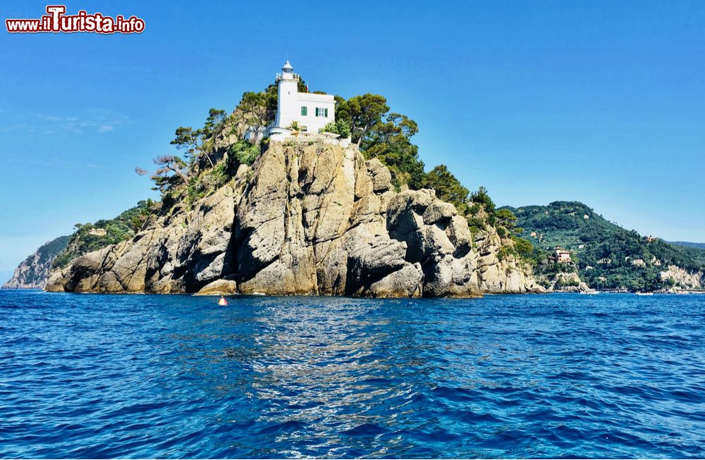 Immagine Il Faro di Portofino, uno deli luoghi FAI della Liguria