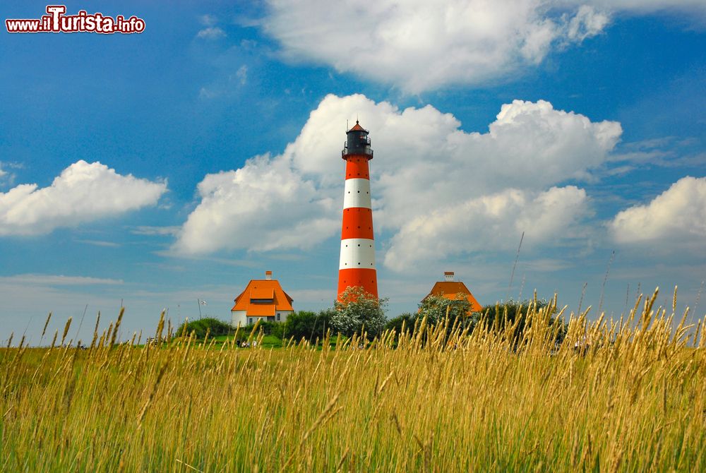 Immagine il faro di Westerhever sulla costa dello Schleswig-Holstein in Germania