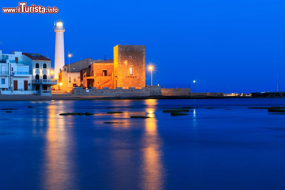 Immagine Il faro e il borgo marinaro di Punta Secca in Sicilia