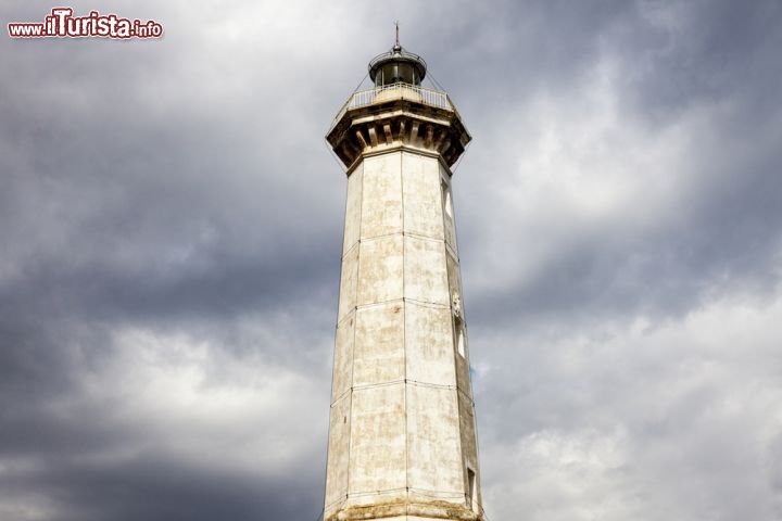 Immagine Il grande faro che si trova nei pressi di Torre Canne, vicino a Fasano (Puglia)