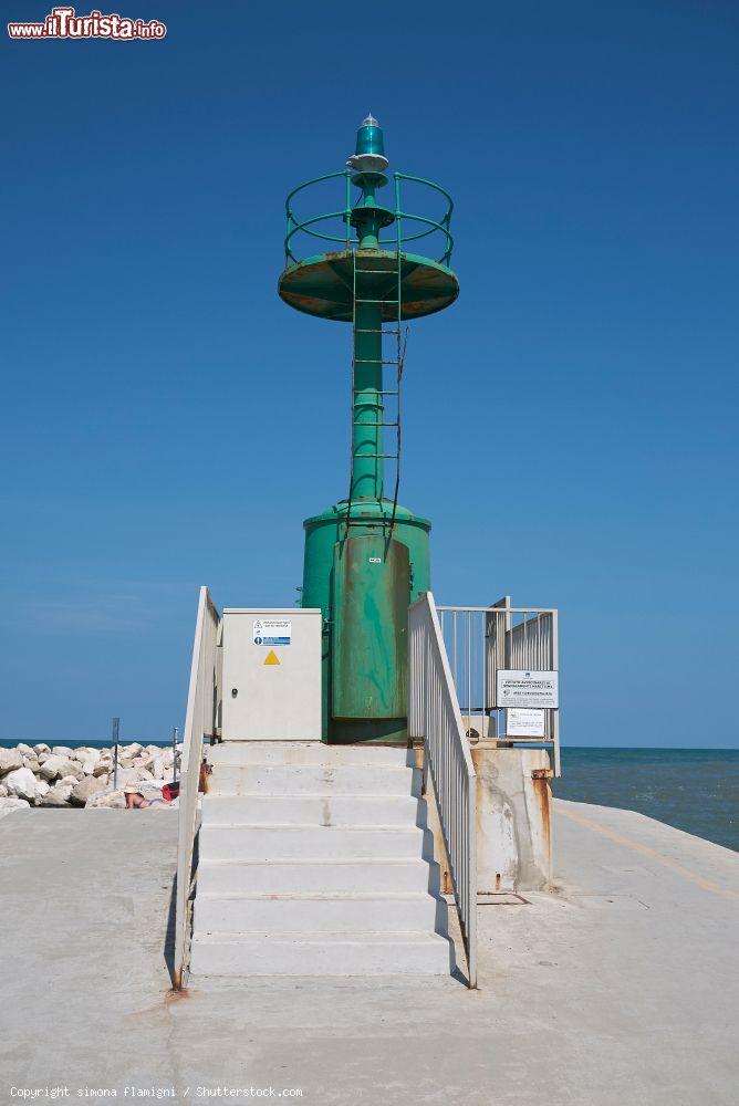 Immagine Il faro sul molo di Milano Marittima, spiaggia del ravennate - © simona flamigni / Shutterstock.com