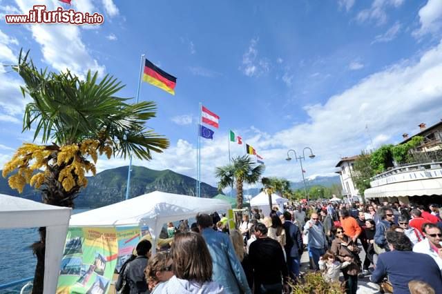 Immagine Il Festival dei Laghi a Iseo, Lombardia. Si tratta della principale kermesse dedicata ai laghi italiani ed europei che si svolge nel nostro paese a maggio.