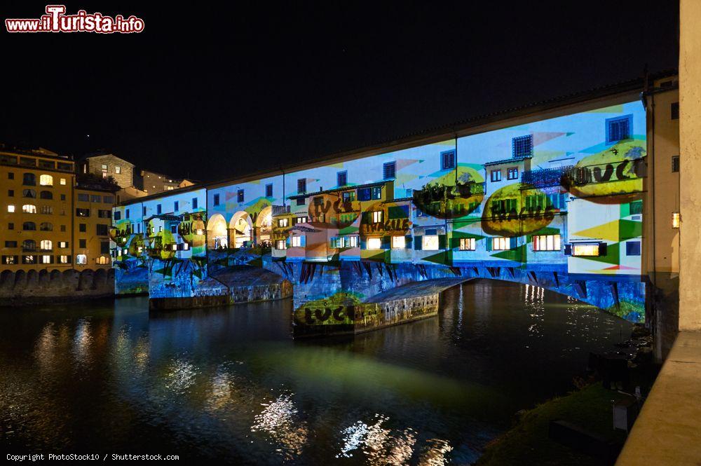 Immagine Il Festival delle Luci a Firenze, F-Light, sul Ponte Vecchio, Toscana - © PhotoStock10 / Shutterstock.com