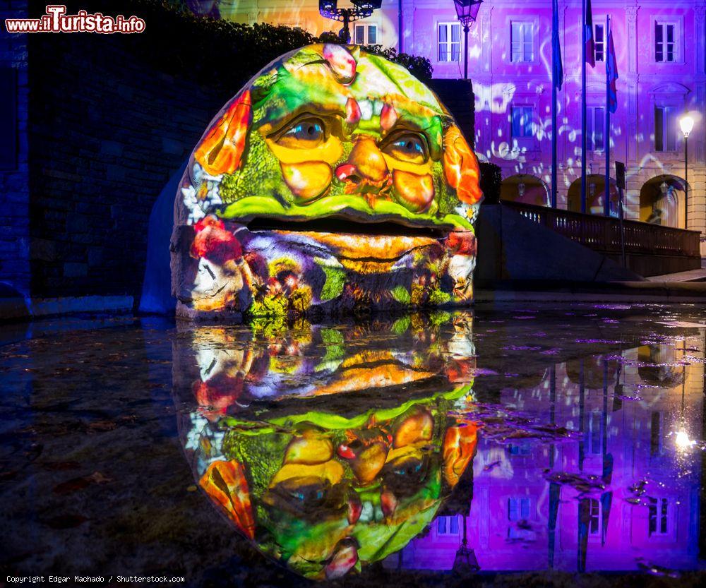 Immagine Il Festival delle luci di carnevale a Giaveno, la fontana illuminata - © Edgar Machado / Shutterstock.com