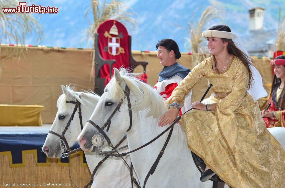 Immagine Il Festival Medievale di Saillon, antico borgo della Svizzera, Canton Vallese - © mountainpix / Shutterstock.com