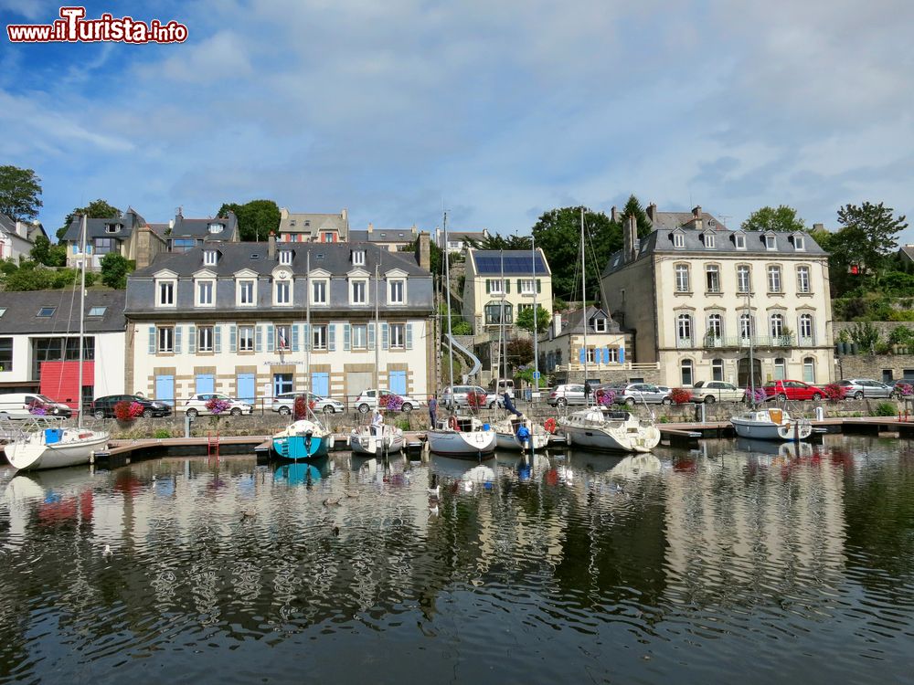 Immagine Il fiume a Morlaix in Bretagna, pittoresco villaggio della Francia.