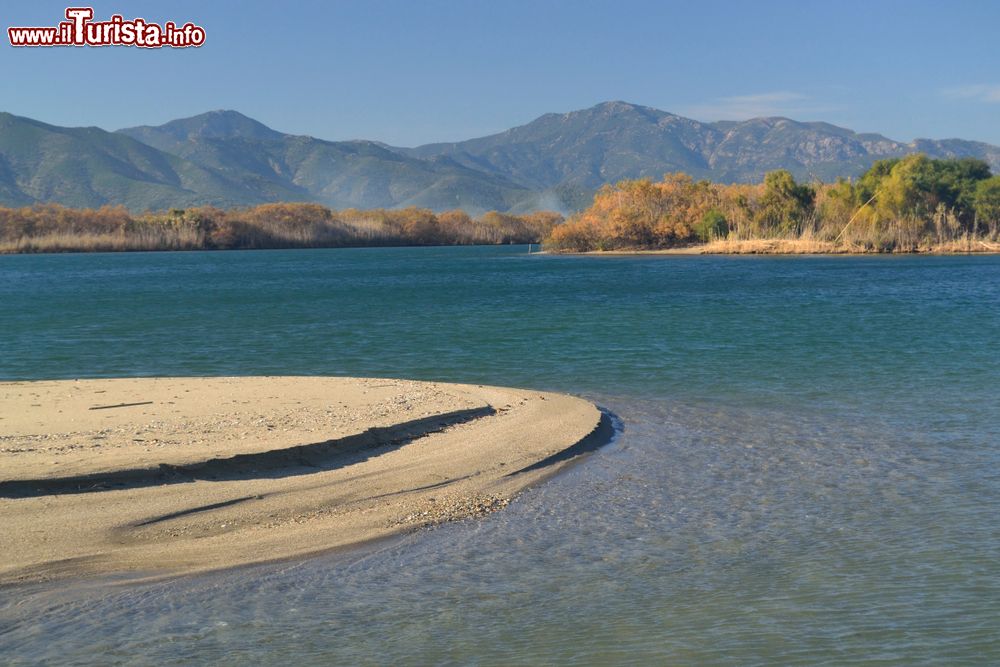 Immagine Il fiume Flumendosa e la spiaggia di Porto Corallo vicino a Villaputzu in Sardegna