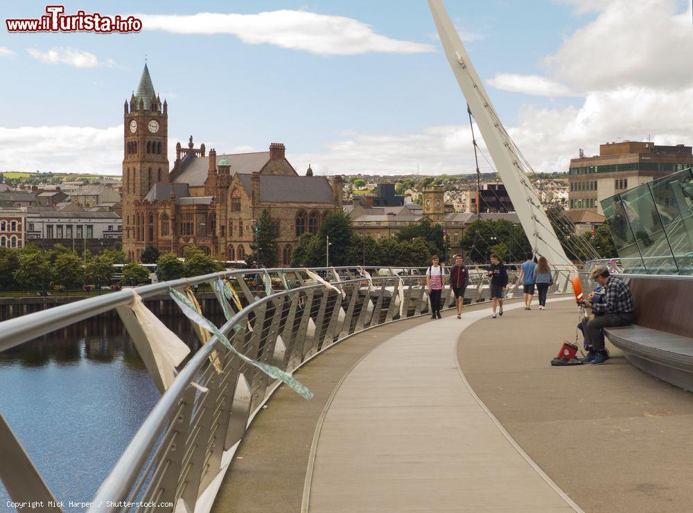 Immagine Il fiume Foyle fotografato dal Peace Bridge di Londonderry, irlanda del Nord - © Mick Harper / Shutterstock.com