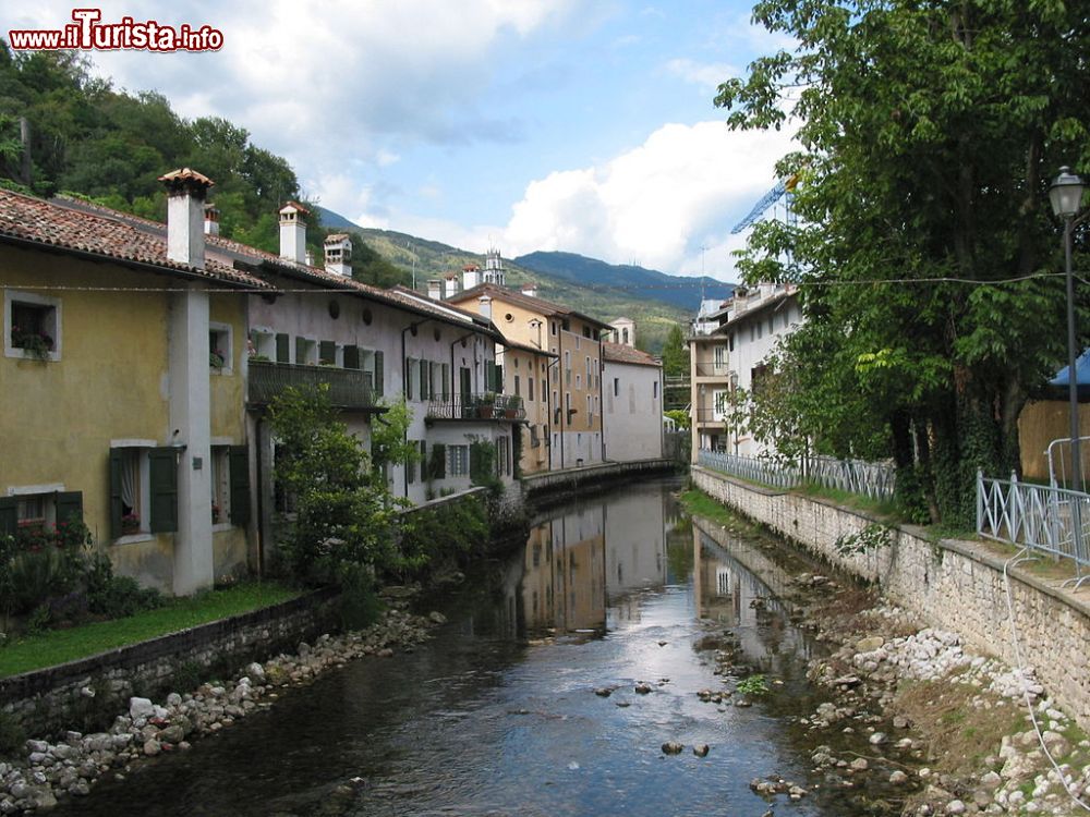 Immagine Il fiume LIvenza attraversa Polcenigo, nelle prealpi friulane, in provinicia di Pordenone - © Dani 7C3 -CC BY 3.0, Wikipedia