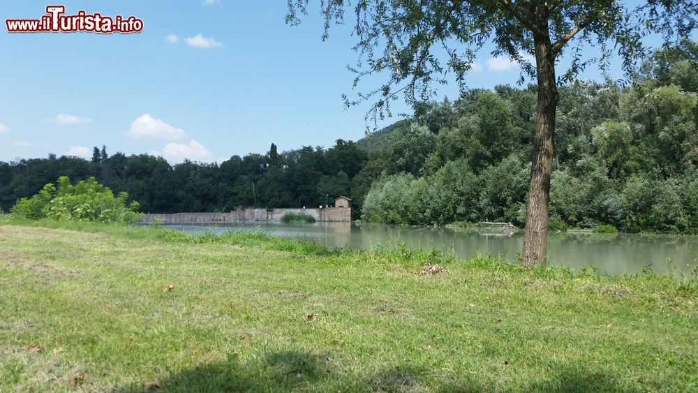 Immagine Il fiume Reno a Casalecchio di Reno non lontano da Bologna (Emilia-Romagna).