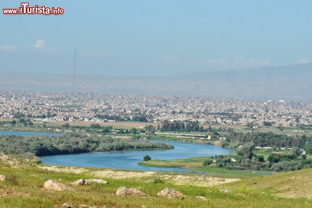Immagine Il fiume Tigri in Iraq. Iraq significa terre basse ed è qui che si trova gran parte della regione storica della Mesopotamia