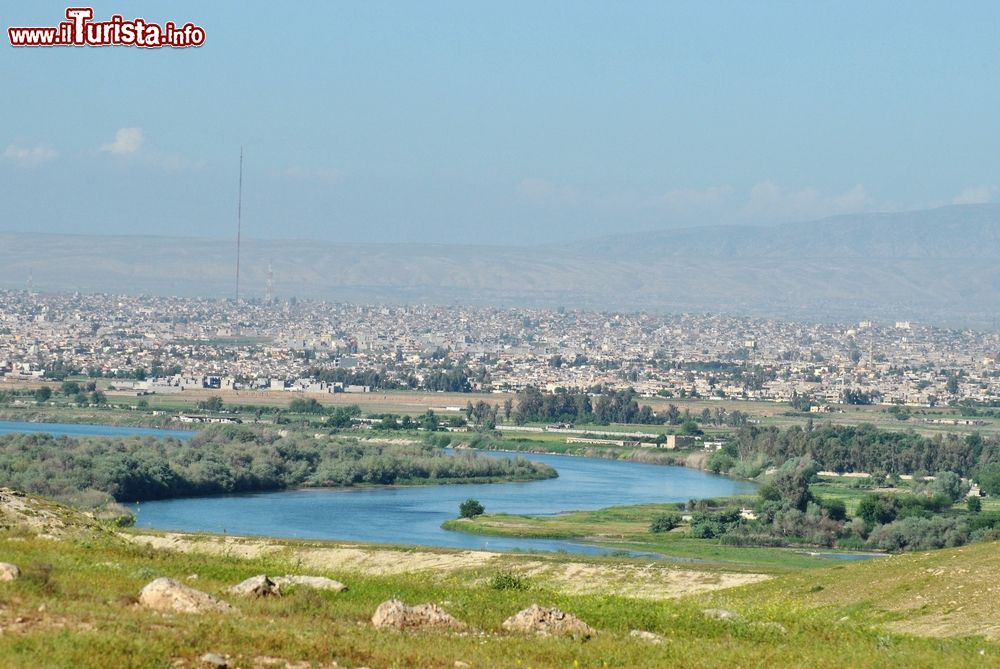 Immagine Il fiume Tigri in Iraq. Iraq significa terre basse ed è qui che si trova gran parte della regione storica della Mesopotamia