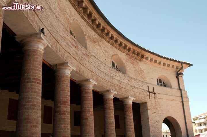 Immagine Il foro Annonario di Senigallia, Marche